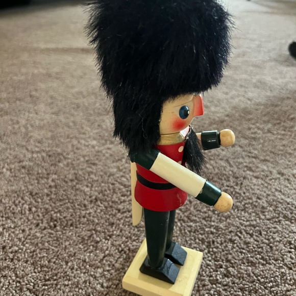 Santa’s Workbench 10’ nutcracker - Picture 5 of 7